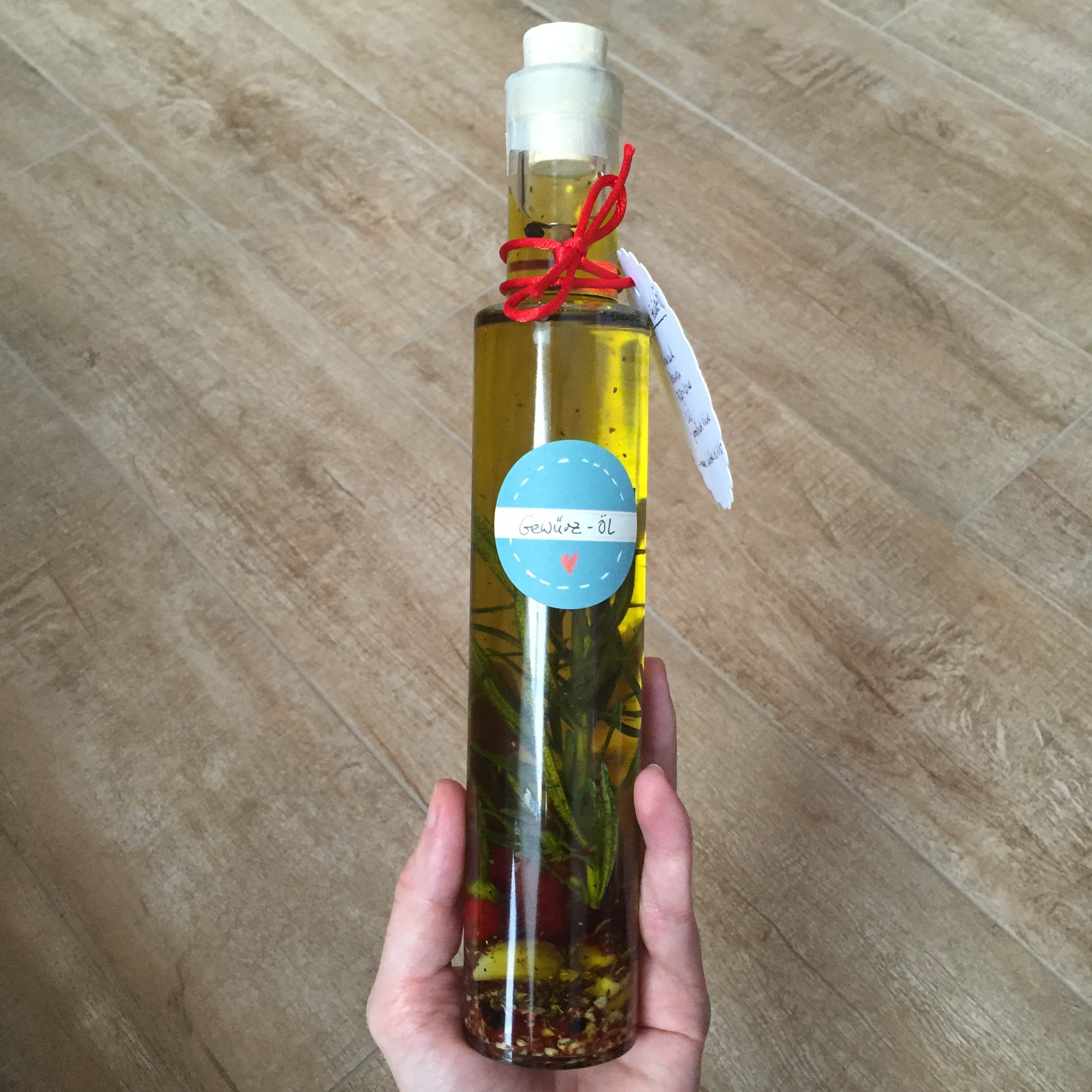 DIY Geschenke für Weihnachten: Kräuter-Öl selbermachen
